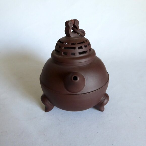 VINTAGE NEW TRADITIONAL CHINESE YIXING ZISHA LID & CHAIN HANDMADE CLAY TEAPOT - Picture 3 of 16